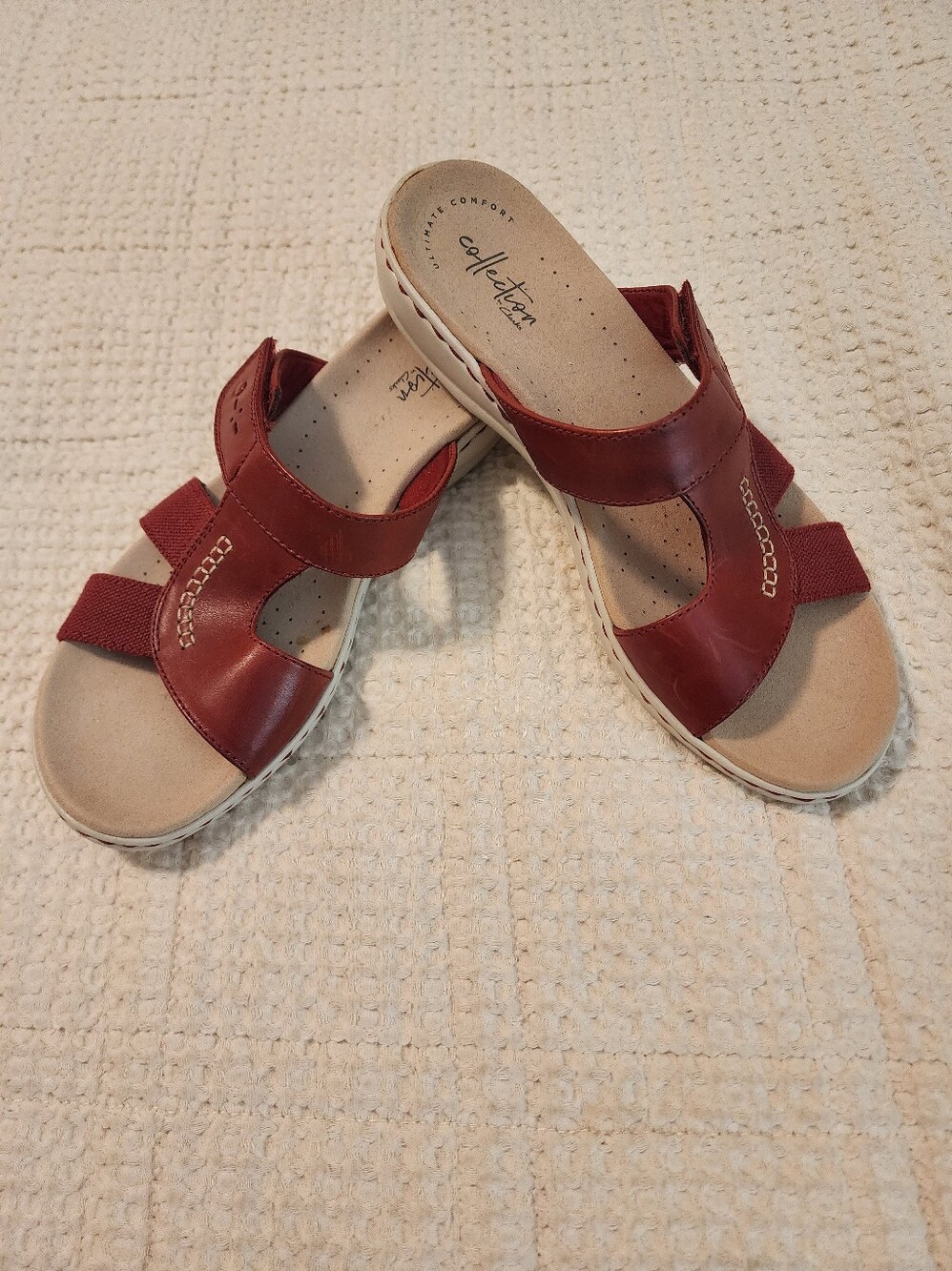 Clark's Collection Women's Red Slide Sandals Adjustable Fit Comfort 9M
